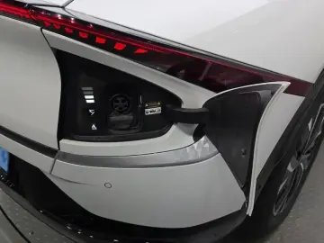 2023 Kia EV6 с пробегом 82 011 км