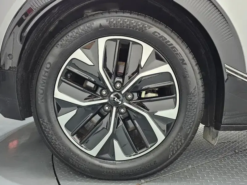 2023 Kia EV6 с пробегом 39 559 км