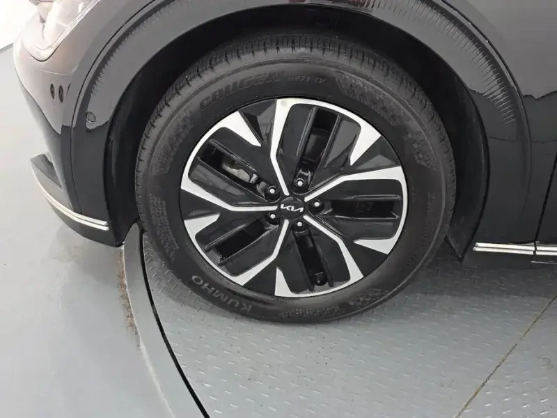 2023 Kia EV6 с пробегом 21 565 км
