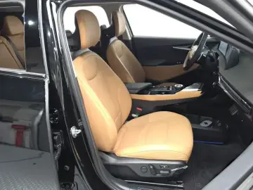 2023 Kia EV6 с пробегом 21 565 км