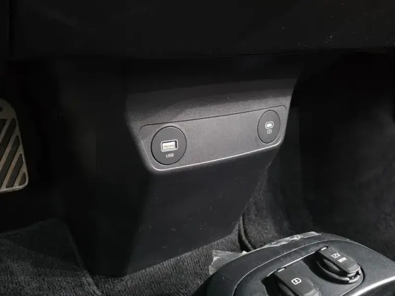 2023 Kia EV6 с пробегом 21 565 км