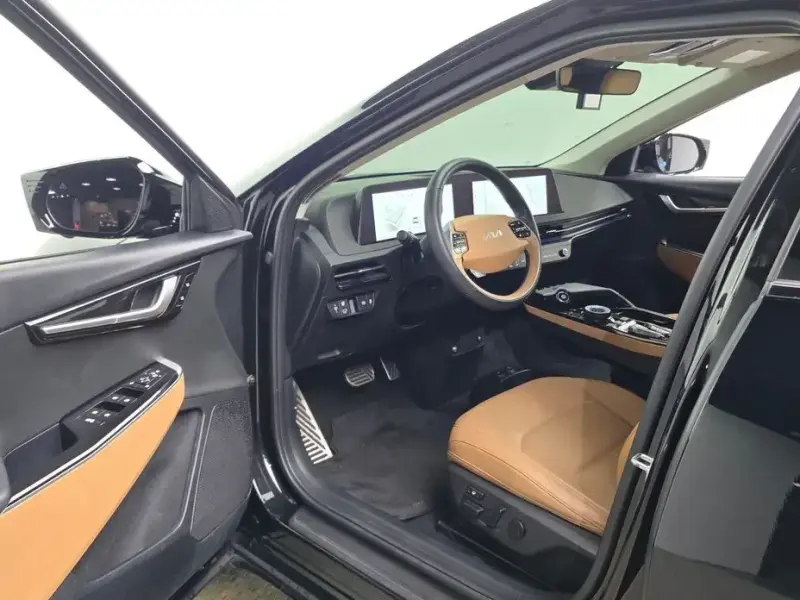 2023 Kia EV6 с пробегом 35 499 км