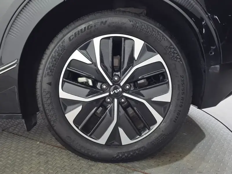 2023 Kia EV6 с пробегом 35 499 км