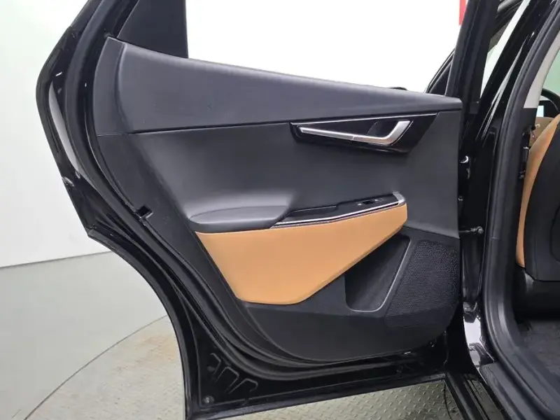 2023 Kia EV6 с пробегом 35 499 км