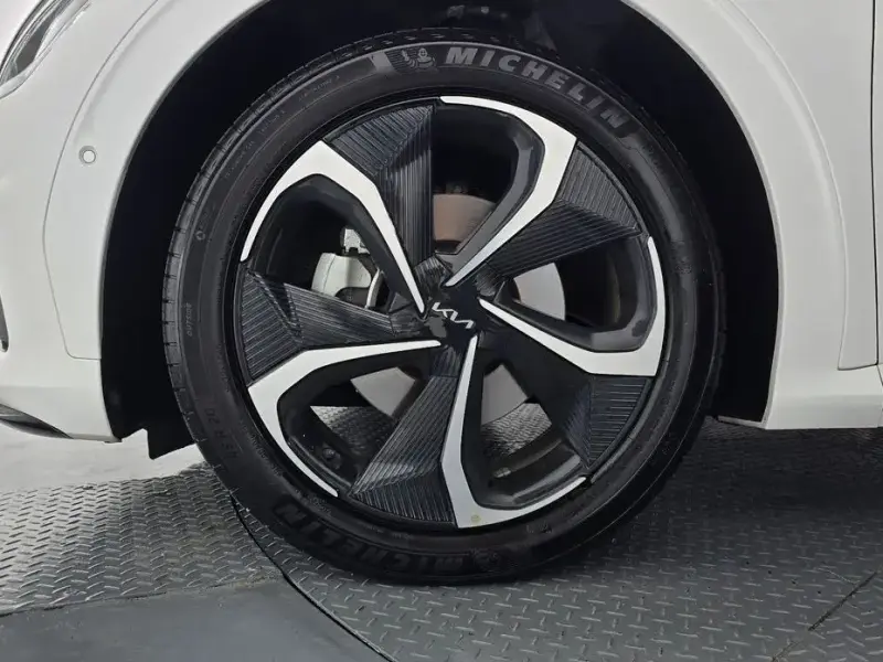 2023 Kia EV6 с пробегом 74 307 км