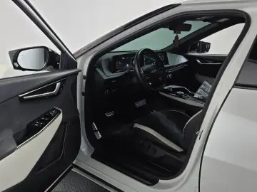 2023 Kia EV6 с пробегом 74 307 км