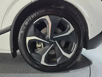 2023 Kia EV6 с пробегом 74 307 км