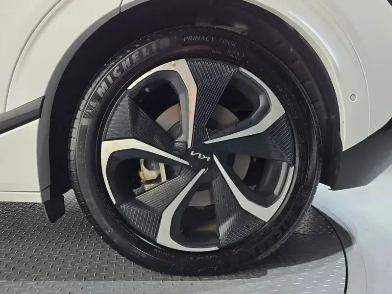 2023 Kia EV6 с пробегом 74 307 км
