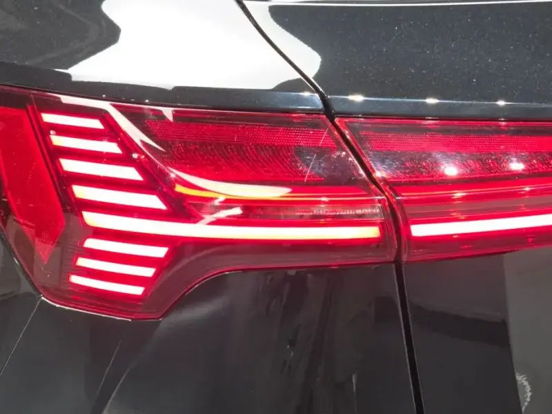 2021 Audi e-tron с пробегом 59 386 км