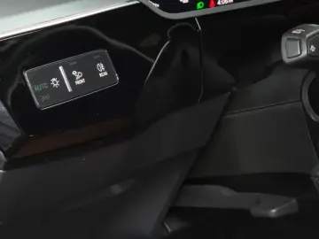 2021 Audi e-tron с пробегом 59 386 км
