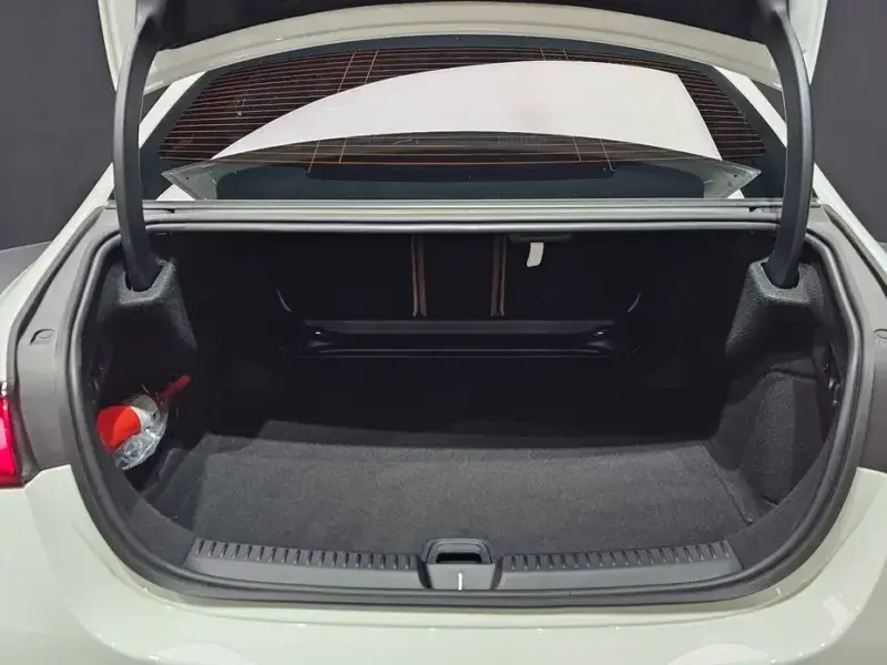 2025 Mercedes-Benz E-Класс с пробегом 26 014 км