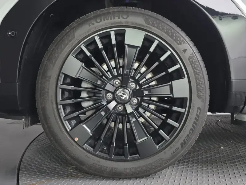 2024 Hyundai Santa Fe с пробегом 16 409 км