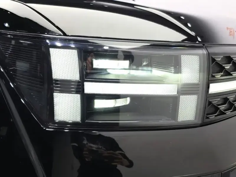 2025 Hyundai Santa Fe с пробегом 15 770 км