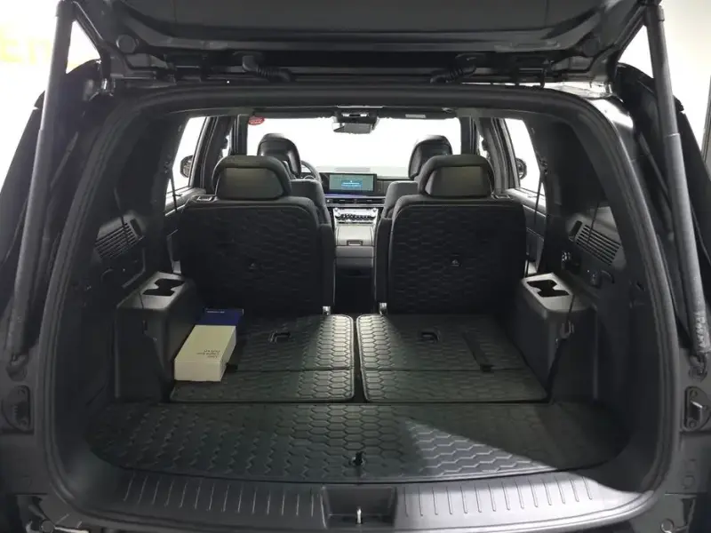 2025 Hyundai Santa Fe с пробегом 15 770 км