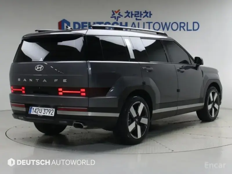 2023 Hyundai Santa Fe с пробегом 9 765 км