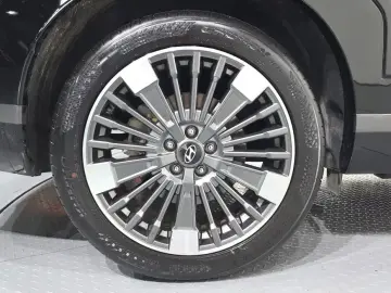 2025 Hyundai Santa Fe с пробегом 27 390 км