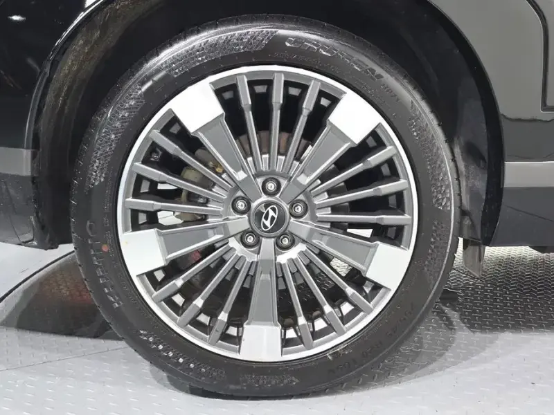 2025 Hyundai Santa Fe с пробегом 27 390 км
