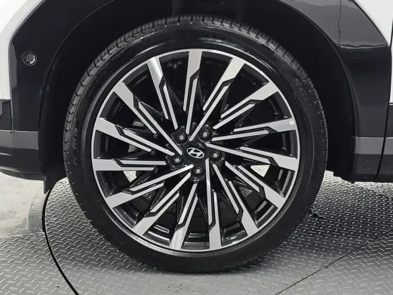 2025 Hyundai Santa Fe с пробегом 16 853 км