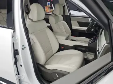 2025 Hyundai Santa Fe с пробегом 16 853 км
