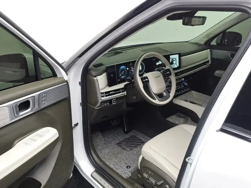 2025 Hyundai Santa Fe с пробегом 16 853 км