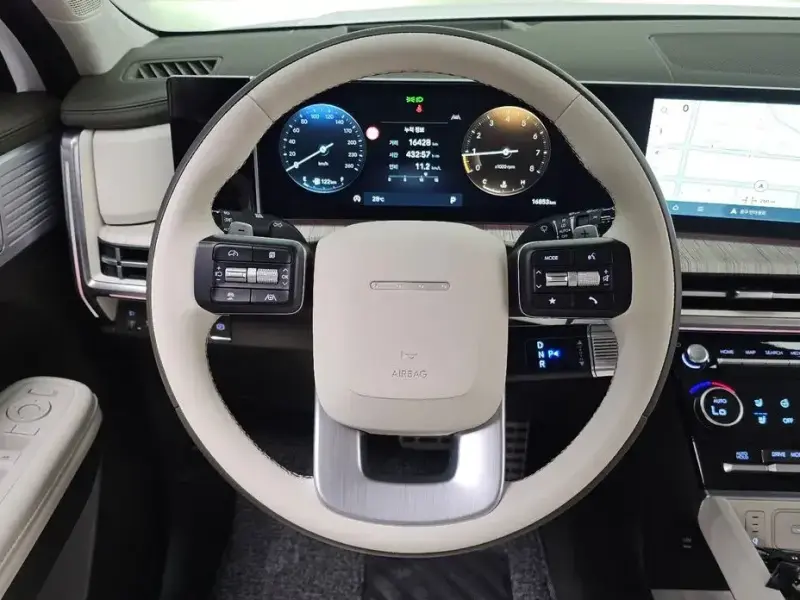 2025 Hyundai Santa Fe с пробегом 16 853 км