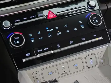 2025 Hyundai Santa Fe с пробегом 16 853 км