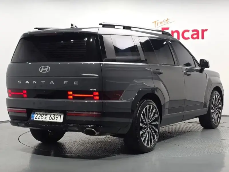 2025 Hyundai Santa Fe с пробегом 56 712 км