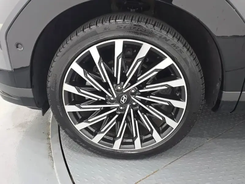 2025 Hyundai Santa Fe с пробегом 56 712 км