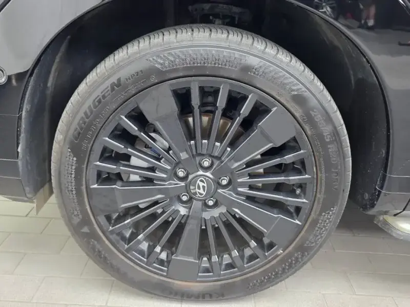 2025 Hyundai Santa Fe с пробегом 19 036 км