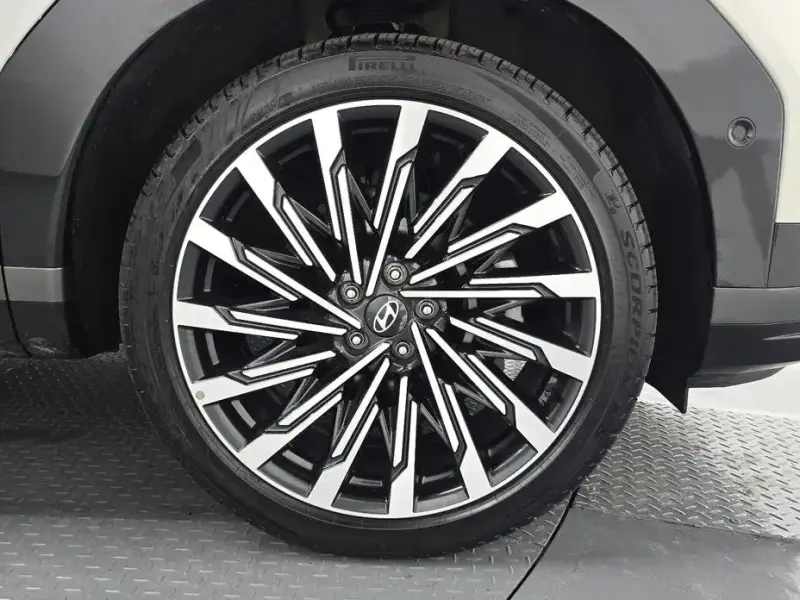 2025 Hyundai Santa Fe с пробегом 37 318 км