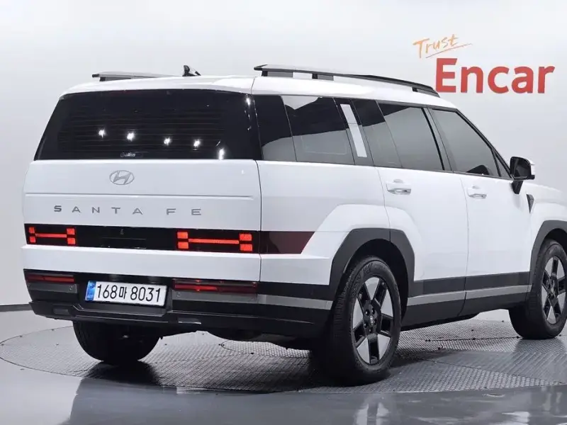 2025 Hyundai Santa Fe с пробегом 8 987 км