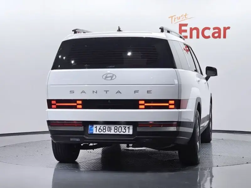 2025 Hyundai Santa Fe с пробегом 8 987 км