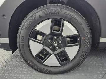 2025 Hyundai Santa Fe с пробегом 8 987 км