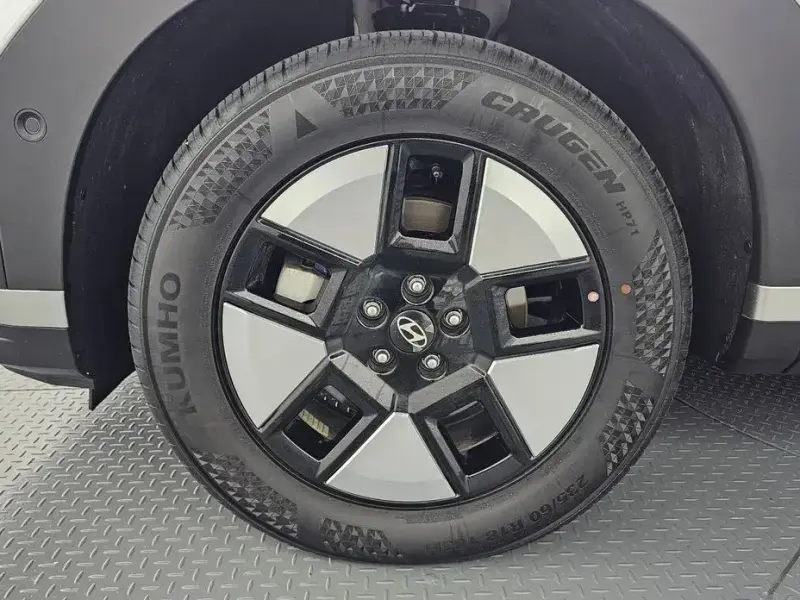 2025 Hyundai Santa Fe с пробегом 8 987 км