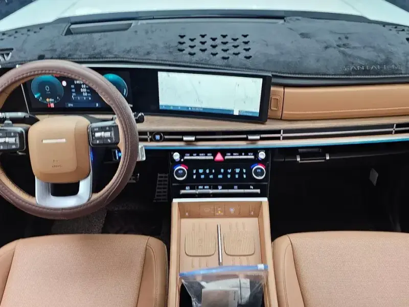 2025 Hyundai Santa Fe с пробегом 8 987 км