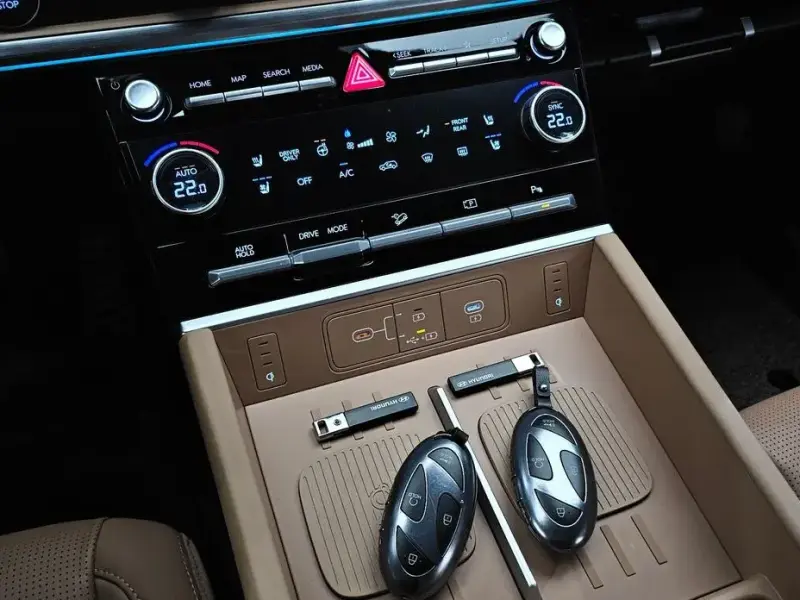 2025 Hyundai Santa Fe с пробегом 8 987 км