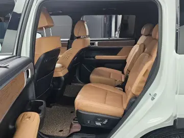 2025 Hyundai Santa Fe с пробегом 8 987 км