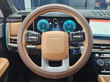 2025 Hyundai Santa Fe с пробегом 8 987 км