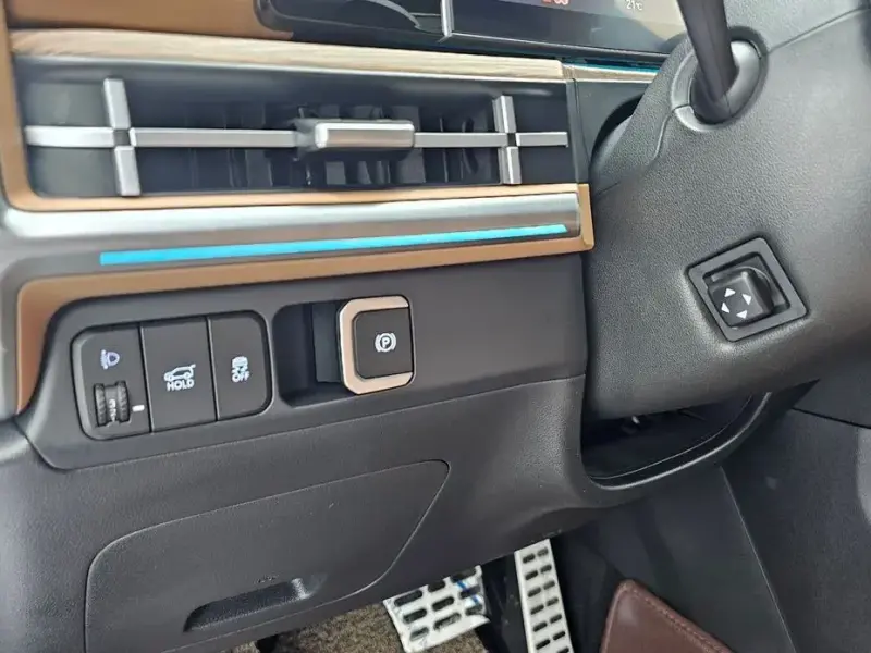 2025 Hyundai Santa Fe с пробегом 8 987 км