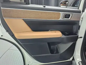 2025 Hyundai Santa Fe с пробегом 8 987 км