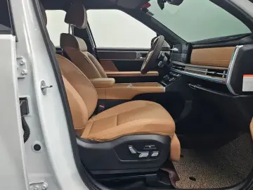 2025 Hyundai Santa Fe с пробегом 8 987 км