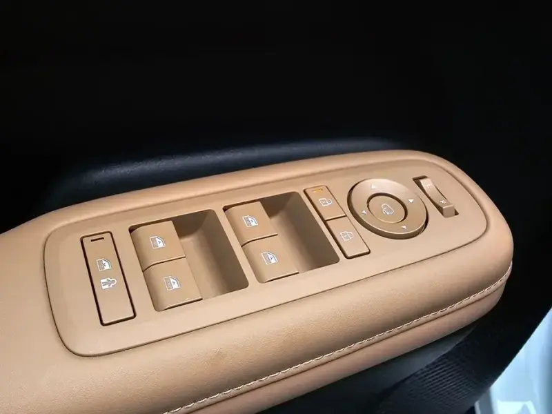 2025 Hyundai Santa Fe с пробегом 8 987 км
