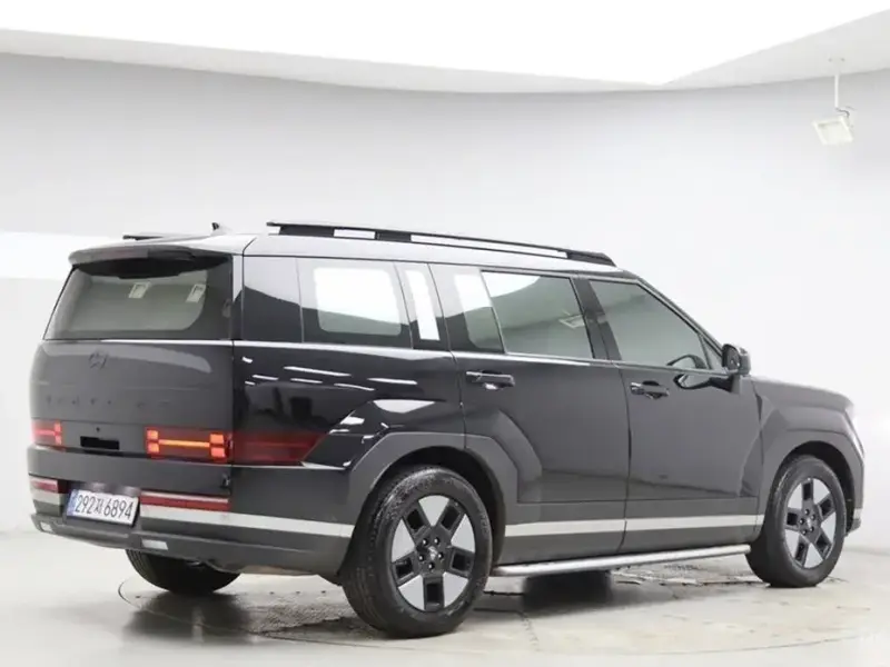 2025 Hyundai Santa Fe с пробегом 8 980 км