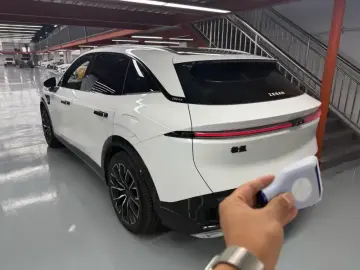 2025 Zeekr 7X с пробегом 33 000 км
