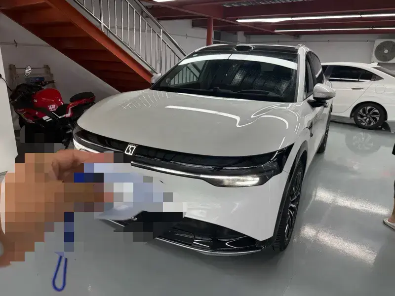 2025 Zeekr 7X с пробегом 33 000 км