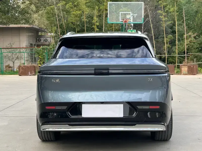 2025 Zeekr 7X с пробегом 28 000 км