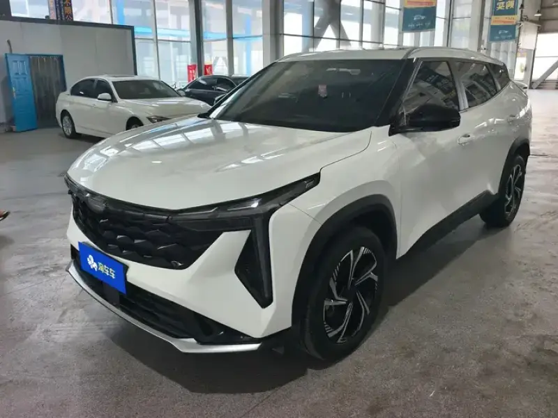 2023 Geely Atlas Pro с пробегом 18 000 км