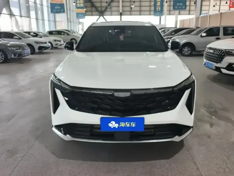 2023 Geely Atlas Pro с пробегом 18 000 км