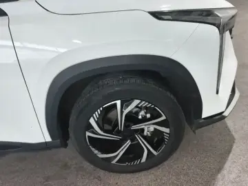 2023 Geely Atlas Pro с пробегом 18 000 км
