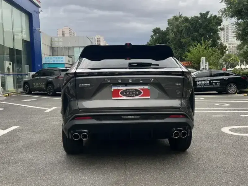 2023 Geely Atlas Pro с пробегом 17 500 км